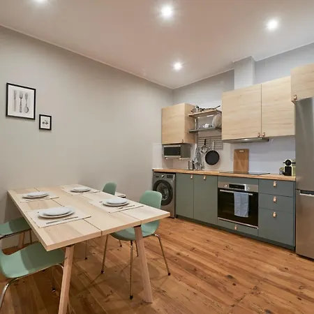 Design For Big Groups 4bed/3bath Apartment